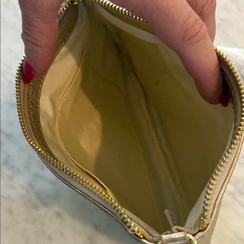 Lilly Pulitzer Pebbled Gold Tassel Clutch w Crossbody Bag strap - Picture 3 of 3